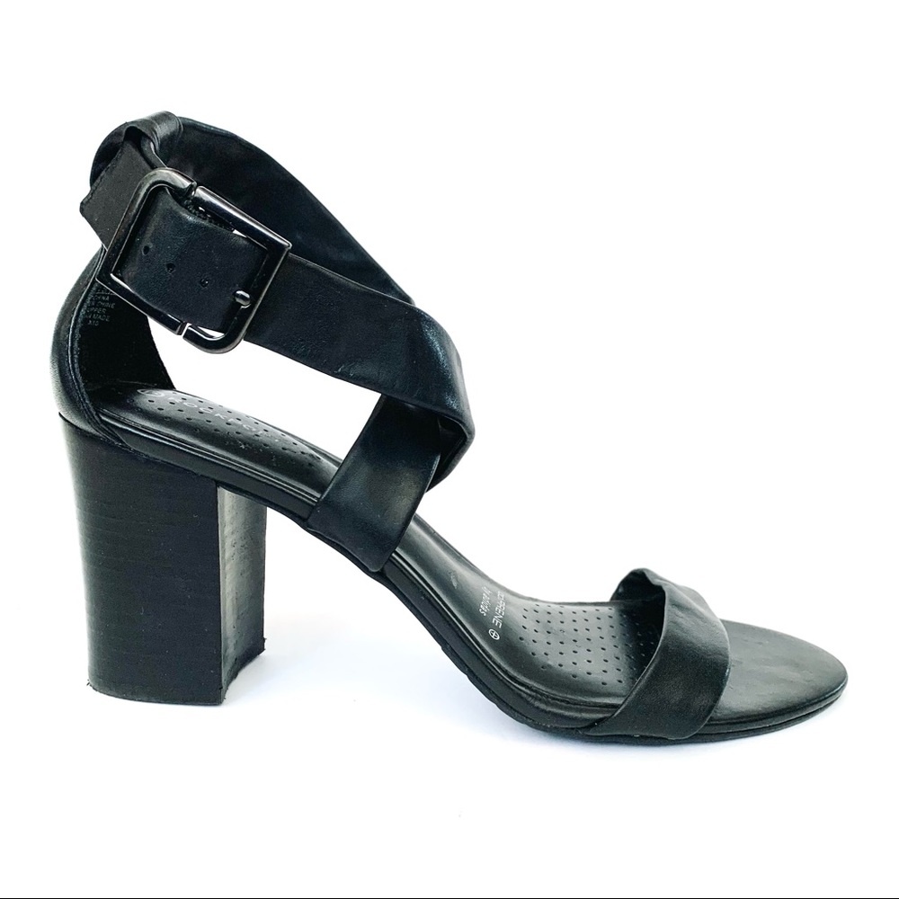 NWOT Black Rockport / Adidas Block Heels